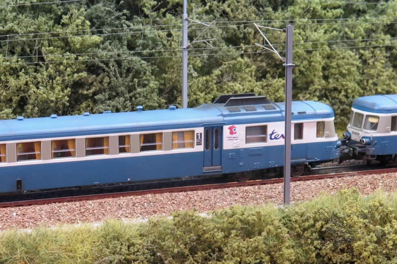 L'autorail X 2800 sur la ligne, à Valdahon