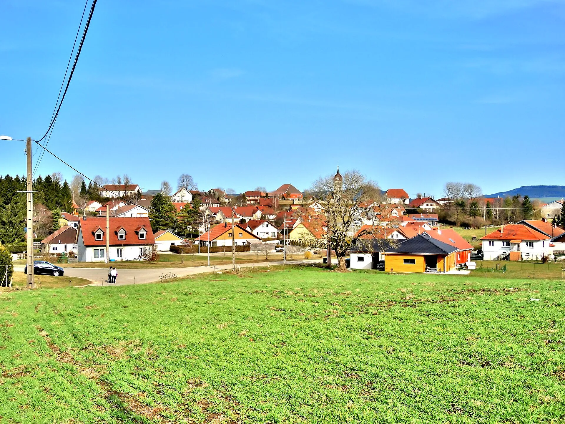Vue du village d'Avoudrey, dans le Doubs, depuis les hauteurs