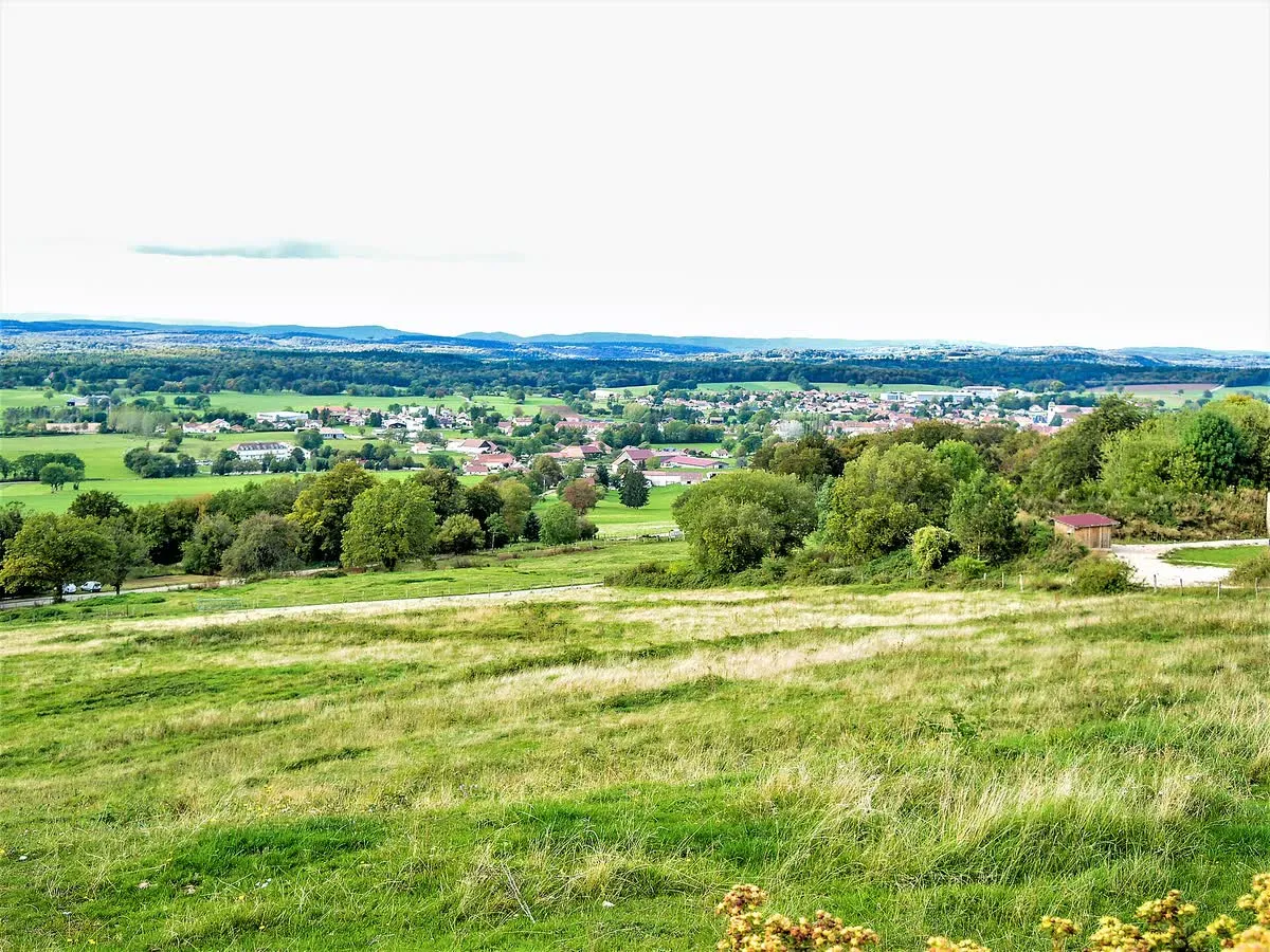 Le plateau de Vercel vu depuis le belvédère de la Vierge-du-Mont