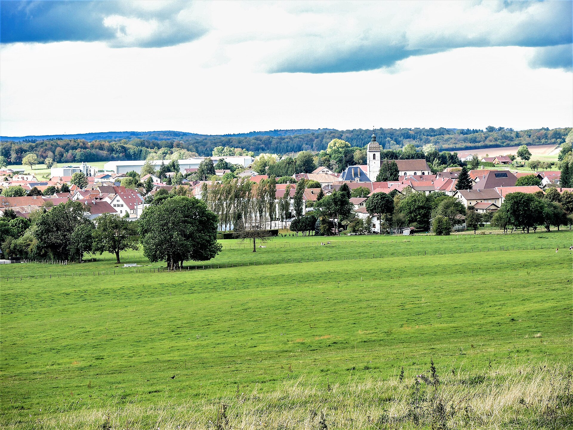 Vercel-Villedieu-le-Camp vu depuis la route d'Avoudrey